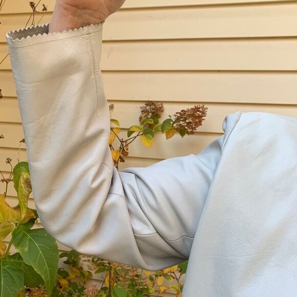 Isda&Co light grey V-neck fine leather jacket, buttons in front, Large - Picture 3 of 8